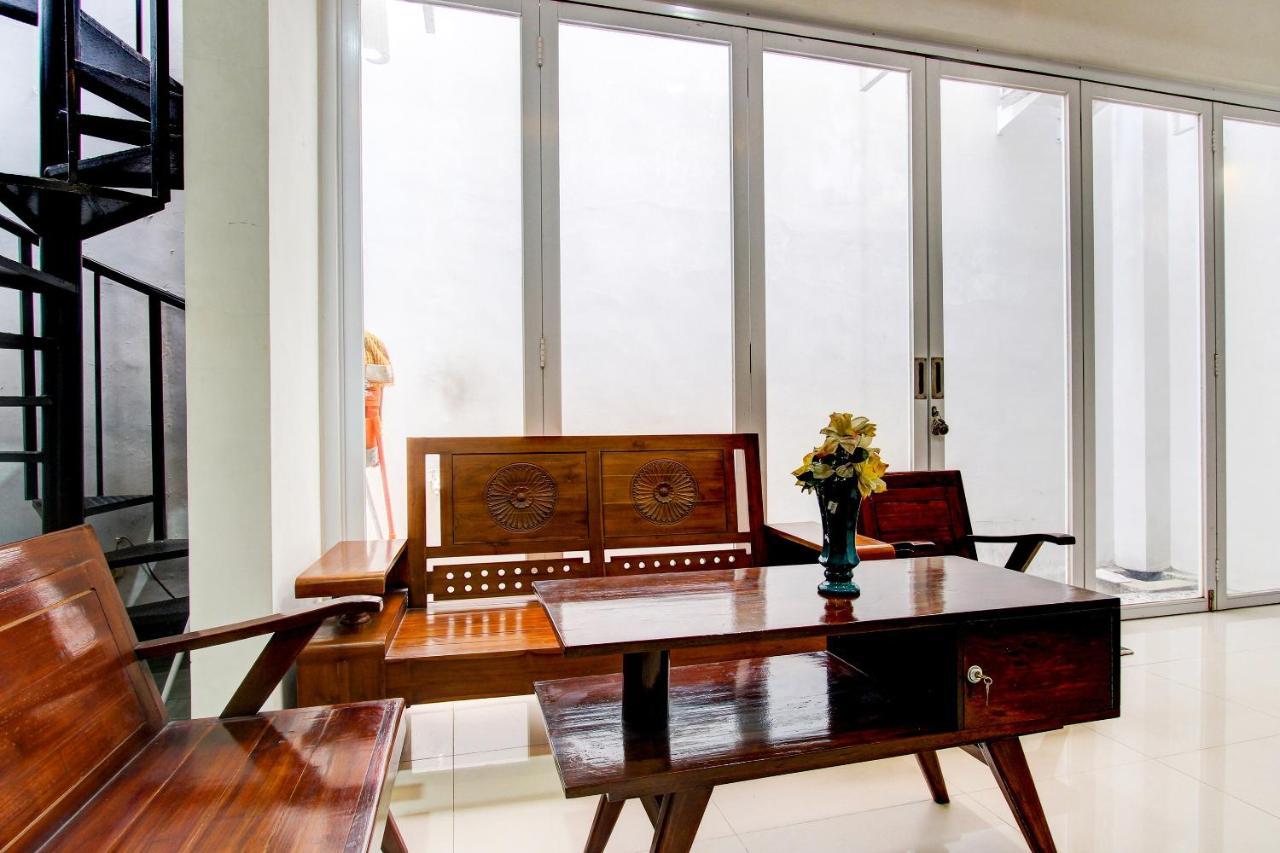 Oyo 92479 Pasadena House Hotel Krapyak ภายนอก รูปภาพ