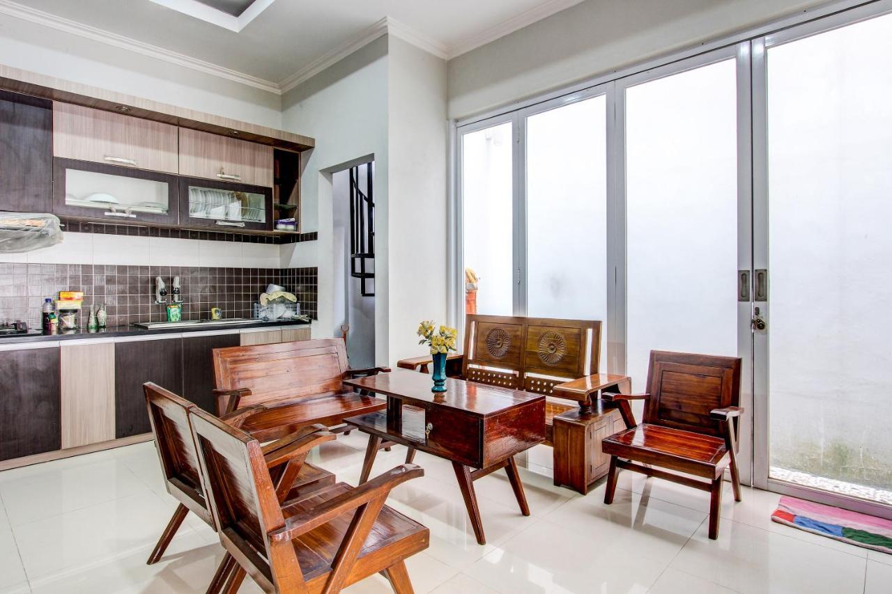 Oyo 92479 Pasadena House Hotel Krapyak ภายนอก รูปภาพ